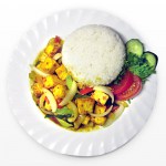 Tofu currykastikkeessa riisillä